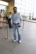 Sunil Shetty snapped at airport on 16th June 2016